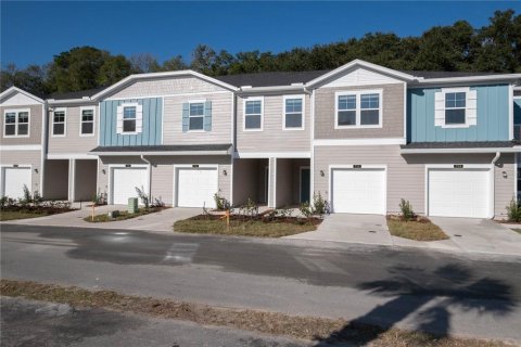 Townhouse in Newberry, Florida 3 bedrooms, 153.94 sq.m. № 2201188 - photo 2
