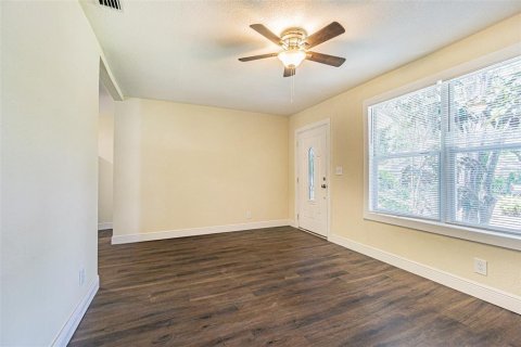 Villa ou maison à louer à Tampa, Floride: 3 chambres, 125.98 m2 № 2431650 - photo 6