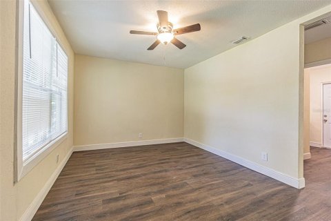 Villa ou maison à louer à Tampa, Floride: 3 chambres, 125.98 m2 № 2431650 - photo 4