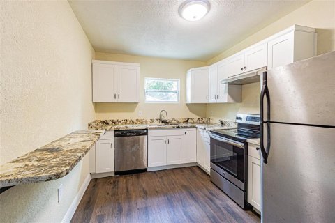 Villa ou maison à louer à Tampa, Floride: 3 chambres, 125.98 m2 № 2431650 - photo 2