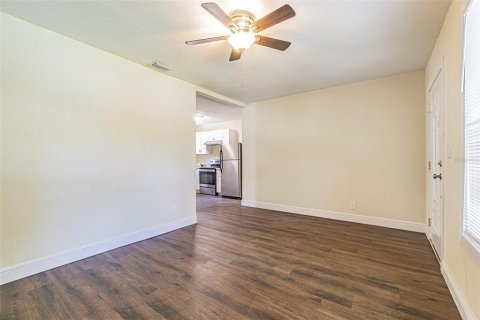 Villa ou maison à louer à Tampa, Floride: 3 chambres, 125.98 m2 № 2431650 - photo 5