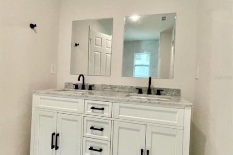House in Poinciana, Florida 4 bedrooms, 140.93 sq.m. № 988302 - photo 10