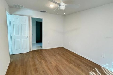 House in Poinciana, Florida 4 bedrooms, 140.93 sq.m. № 988302 - photo 11