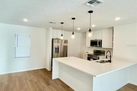 House in Poinciana, Florida 4 bedrooms, 140.93 sq.m. № 988302 - photo 4