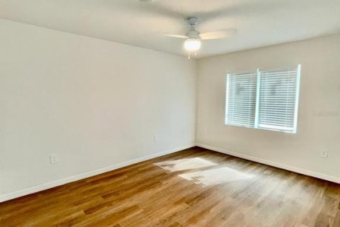 House in Poinciana, Florida 4 bedrooms, 140.93 sq.m. № 988302 - photo 6