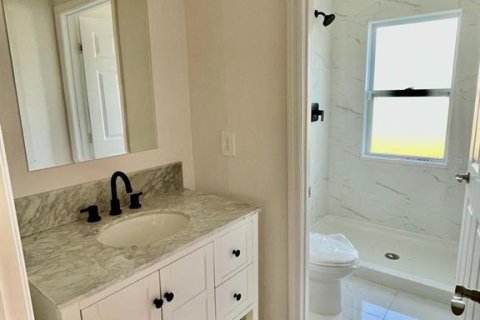House in Poinciana, Florida 4 bedrooms, 140.93 sq.m. № 988302 - photo 9
