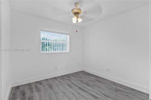 Снять в аренду виллу или дом в Майами, Флорида 3 спальни, 126.72м2, № 2008445 - фото 17