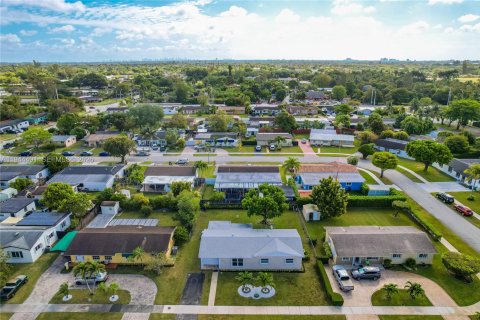 Снять в аренду виллу или дом в Майами, Флорида 3 спальни, 126.72м2, № 2008445 - фото 30