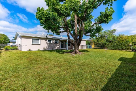 Снять в аренду виллу или дом в Майами, Флорида 3 спальни, 126.72м2, № 2008445 - фото 5