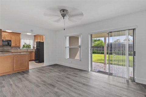 Снять в аренду виллу или дом в Майами, Флорида 3 спальни, 126.72м2, № 2008445 - фото 15