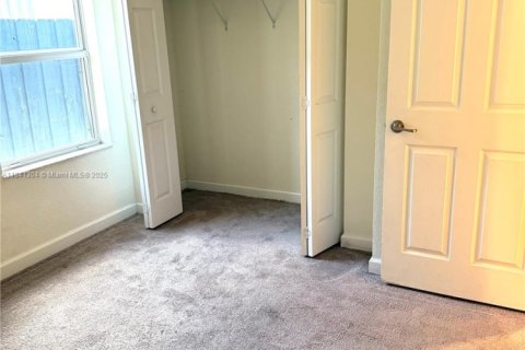 House in Homestead, Florida 2 bedrooms, 142.6 sq.m. № 1833742 - photo 2