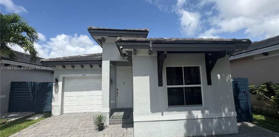 House in Homestead, Florida 2 bedrooms, 142.6 sq.m. № 1833742