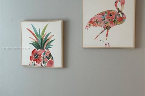 Condo in Hollywood, Florida, 2 bedrooms  № 1991953 - photo 17