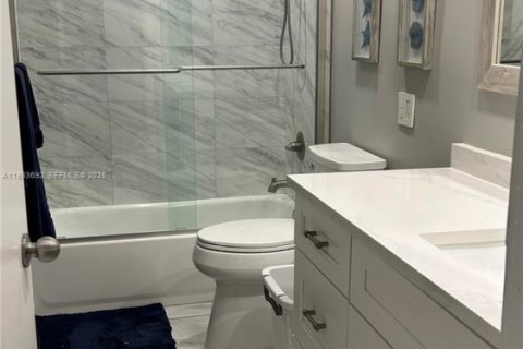 Condo in Hollywood, Florida, 2 bedrooms  № 1991953 - photo 21