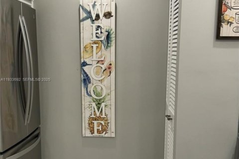 Condo in Hollywood, Florida, 2 bedrooms  № 1991953 - photo 14