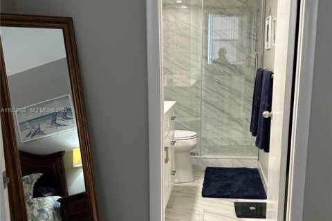 Condo in Hollywood, Florida, 2 bedrooms  № 1991953 - photo 23