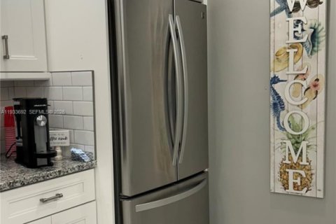 Condo in Hollywood, Florida, 2 bedrooms  № 1991953 - photo 13