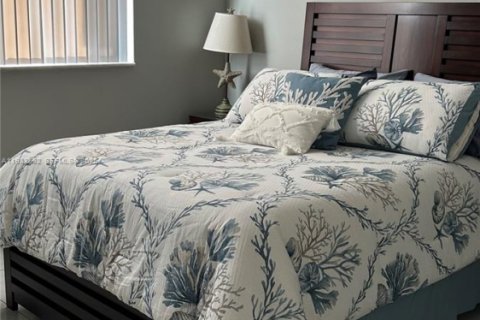 Condo in Hollywood, Florida, 2 bedrooms  № 1991953 - photo 19