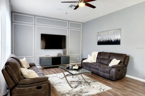 House in Davenport, Florida 4 bedrooms, 209.96 sq.m. № 1743564 - photo 6