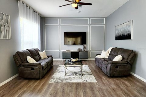 House in Davenport, Florida 4 bedrooms, 209.96 sq.m. № 1743564 - photo 5