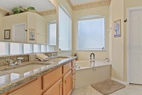 House in Davenport, Florida 4 bedrooms, 209.96 sq.m. № 1743564 - photo 15