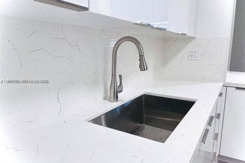 Снять в аренду кондоминиум в Майами, Флорида 1 спальня, 77.2м2, № 2052427 - фото 5