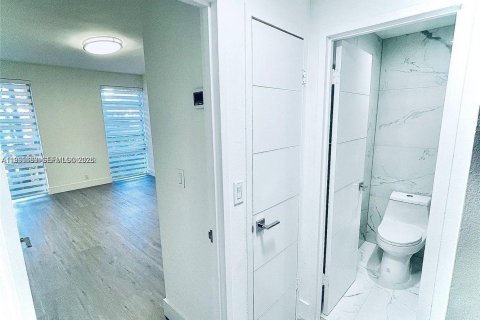 Снять в аренду кондоминиум в Майами, Флорида 1 спальня, 77.2м2, № 2052427 - фото 7