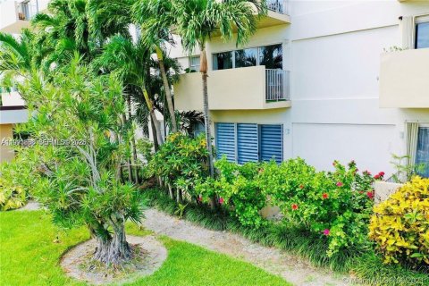 Снять в аренду кондоминиум в Майами, Флорида 1 спальня, 77.2м2, № 2052427 - фото 10