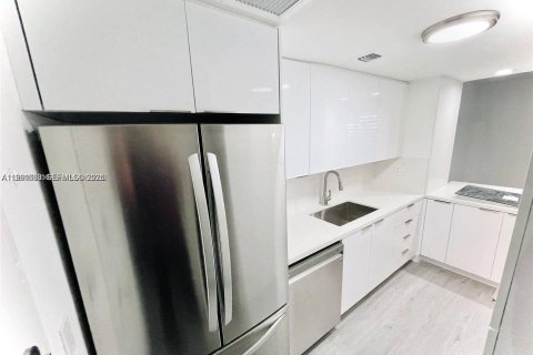 Снять в аренду кондоминиум в Майами, Флорида 1 спальня, 77.2м2, № 2052427 - фото 4