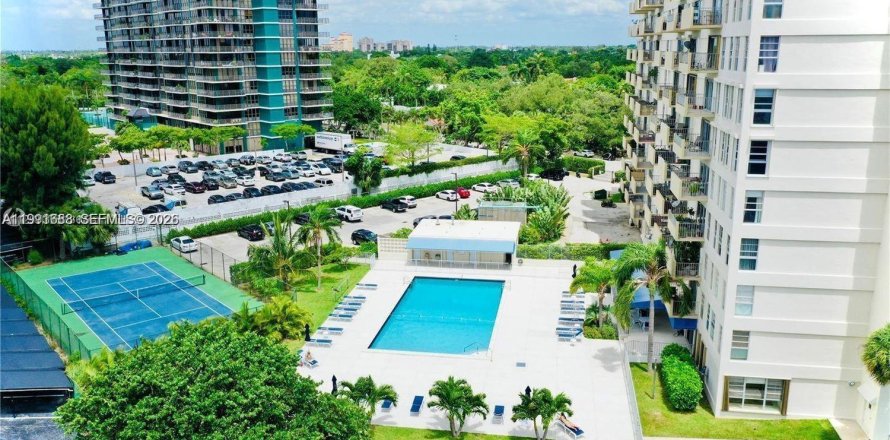 Кондоминиум с 1 спальней в Майами, Флорида № 2052427