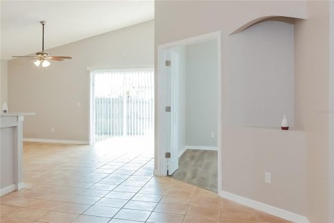 Casa en alquiler en Kissimmee, Florida, 3 dormitorios, 125.98 m2 № 1910394 - foto 5