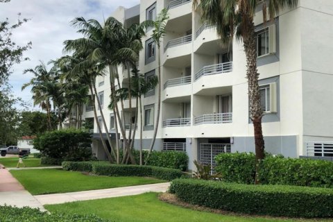 Кондоминиум с 2 спальнями в Майами-Бич, Флорида № 2058199