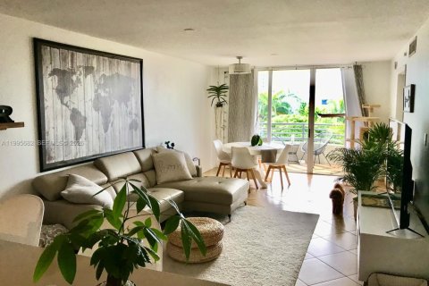 Купить кондоминиум в Майами-Бич, Флорида 2 спальни, 91.97м2, № 2058199 - фото 3