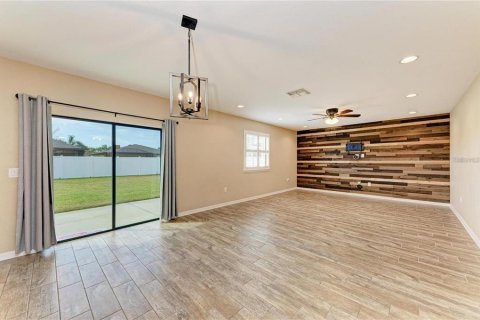 Casa en alquiler en Port Charlotte, Florida, 5 dormitorios, 271.27 m2 № 1885726 - foto 12