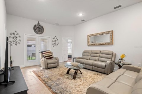 House in Davenport, Florida 4 bedrooms, 207.82 sq.m. № 1837702 - photo 10