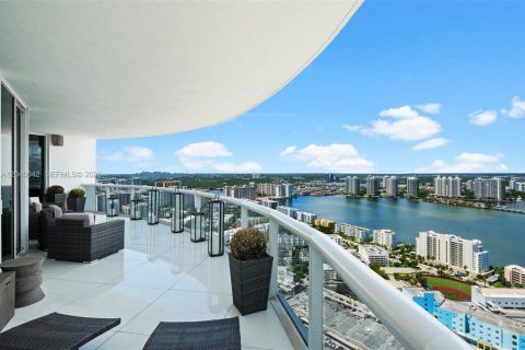 Condo à Sunny Isles Beach, Floride, 3 chambres  № 2086173