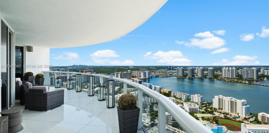 Condominio en Sunny Isles Beach, Florida, 3 dormitorios  № 2086173