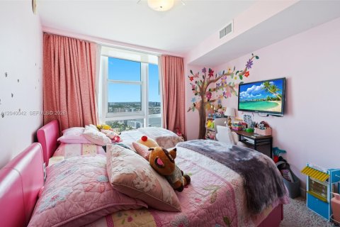 Condominio en alquiler en Sunny Isles Beach, Florida, 3 dormitorios, 280.19 m2 № 2086173 - foto 25