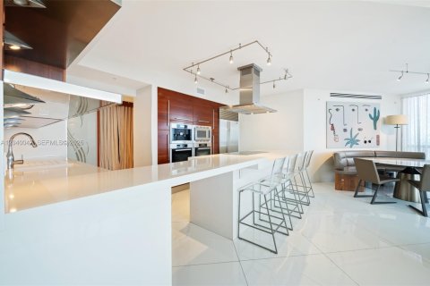 Condominio en alquiler en Sunny Isles Beach, Florida, 3 dormitorios, 280.19 m2 № 2086173 - foto 14