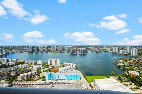 Condominio en alquiler en Sunny Isles Beach, Florida, 3 dormitorios, 280.19 m2 № 2086173 - foto 2