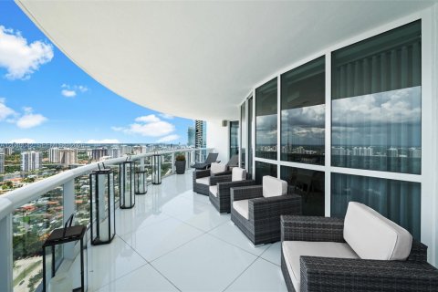 Condominio en alquiler en Sunny Isles Beach, Florida, 3 dormitorios, 280.19 m2 № 2086173 - foto 3