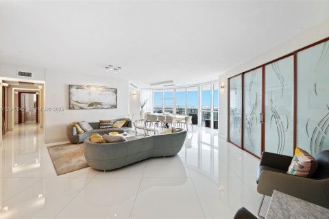 Condominio en alquiler en Sunny Isles Beach, Florida, 3 dormitorios, 280.19 m2 № 2086173 - foto 9