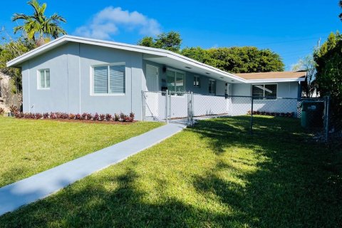 House in Miami, Florida 2 bedrooms, 172.52 sq.m. № 1937465 - photo 1
