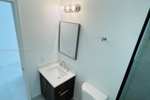 House in Miami, Florida 2 bedrooms, 172.52 sq.m. № 1937465 - photo 19