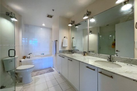 Copropriété à vendre à Miami Beach, Floride: 2 chambres, 194.17 m2 № 1836679 - photo 12