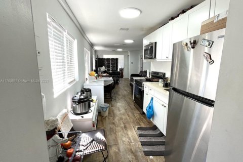 Propiedad comercial en venta en Miami, Florida, 163.79 m2 № 1860701 - foto 12