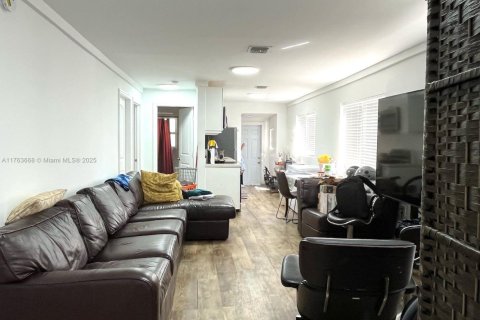 Propiedad comercial en venta en Miami, Florida, 163.79 m2 № 1860701 - foto 11