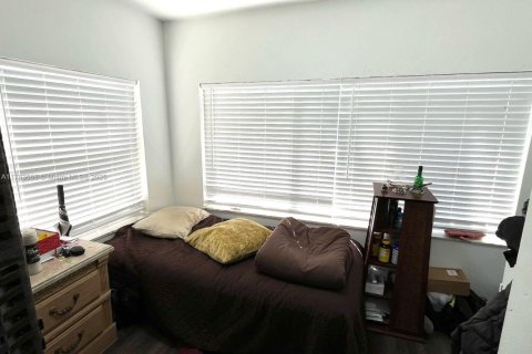 Propiedad comercial en venta en Miami, Florida, 163.79 m2 № 1860701 - foto 10