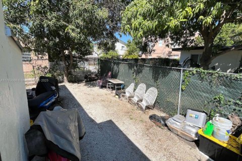 Propiedad comercial en venta en Miami, Florida, 163.79 m2 № 1860701 - foto 8