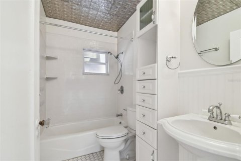 Casa en alquiler en Tampa, Florida, 3 dormitorios, 154.31 m2 № 2145625 - foto 13
